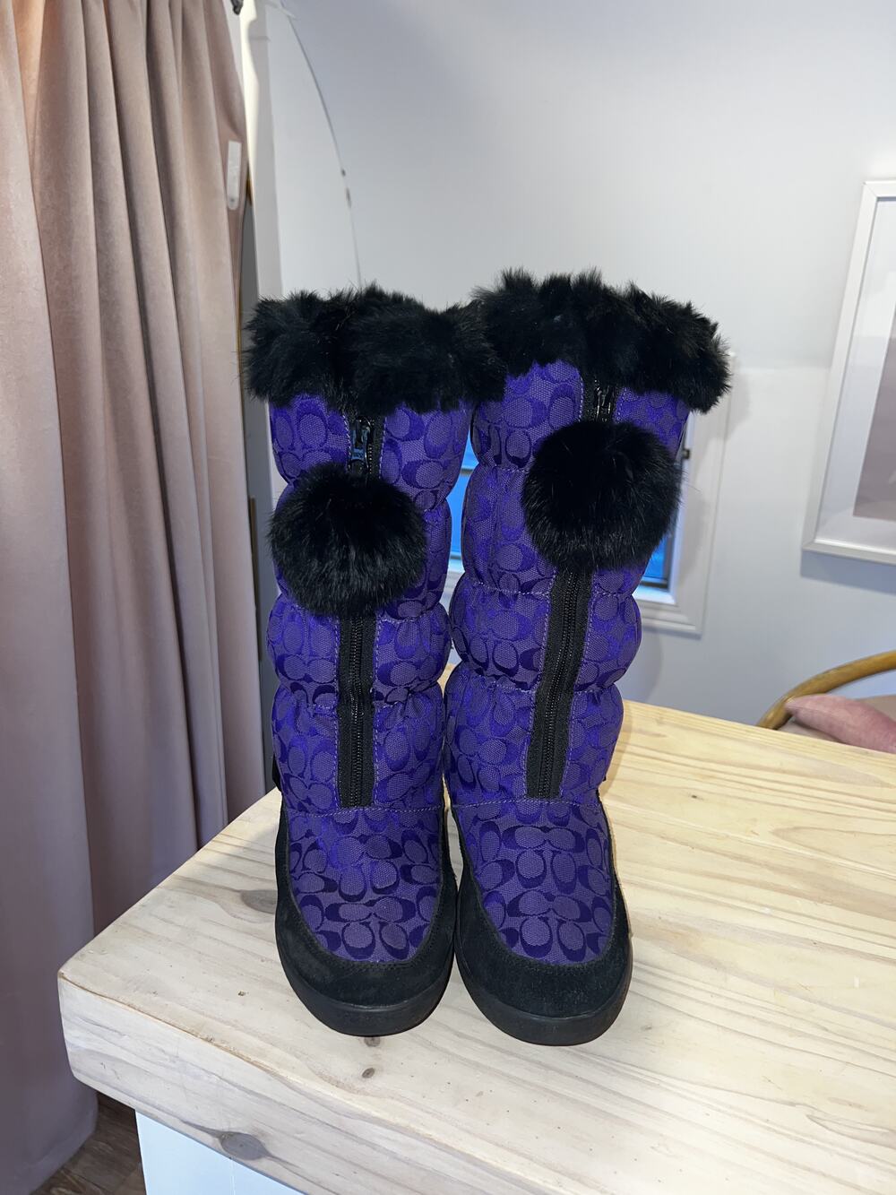 Coach purple signature puffer winter boots with fur trim and front zippers